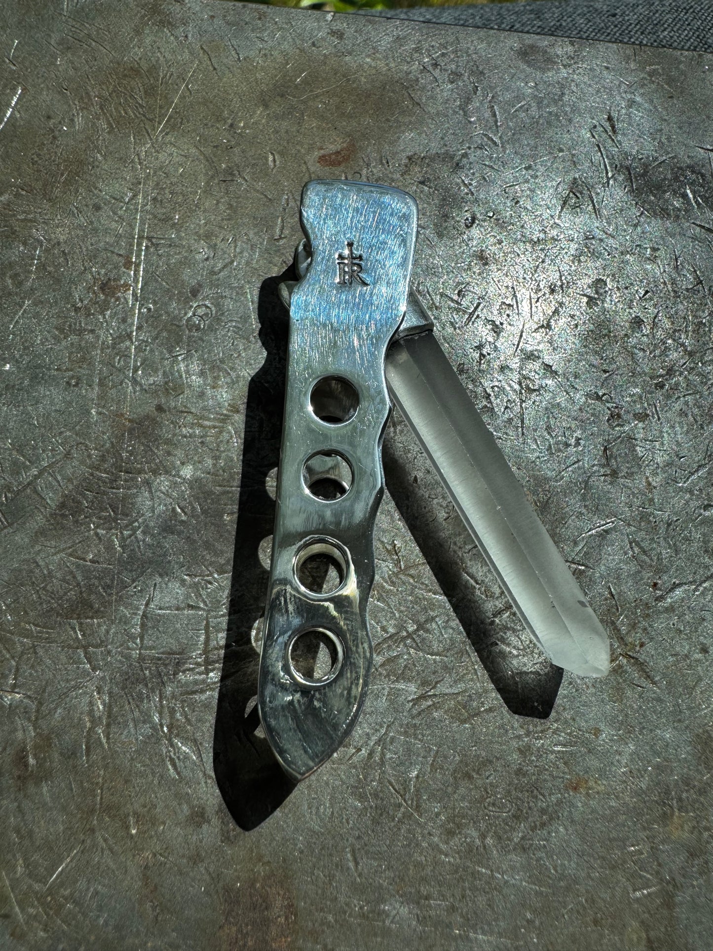 Light Crystal Switchblade