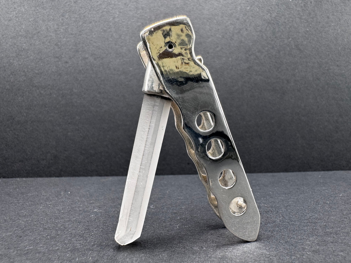 Light Crystal Switchblade