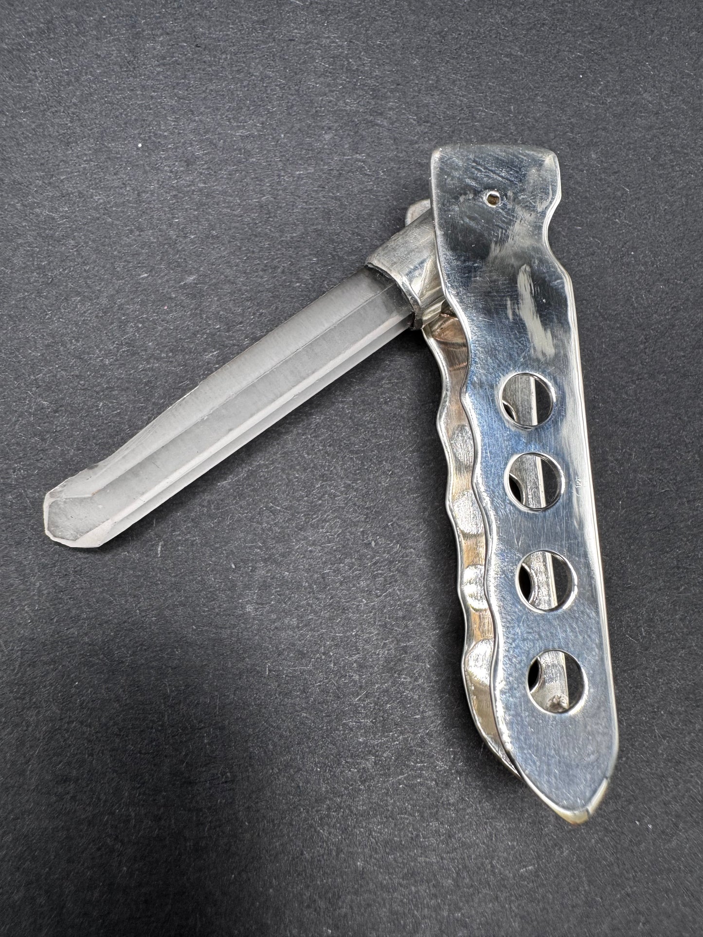 Light Crystal Switchblade