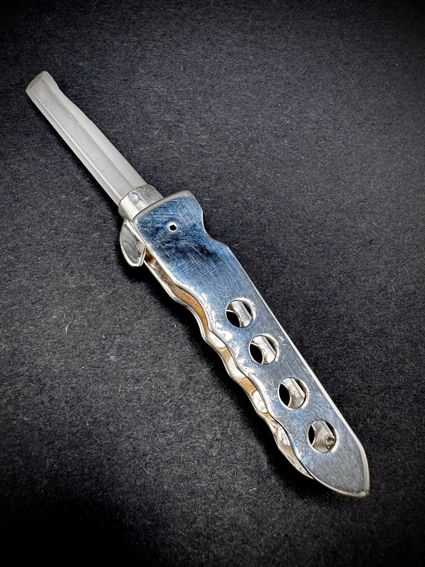 Light Crystal Switchblade