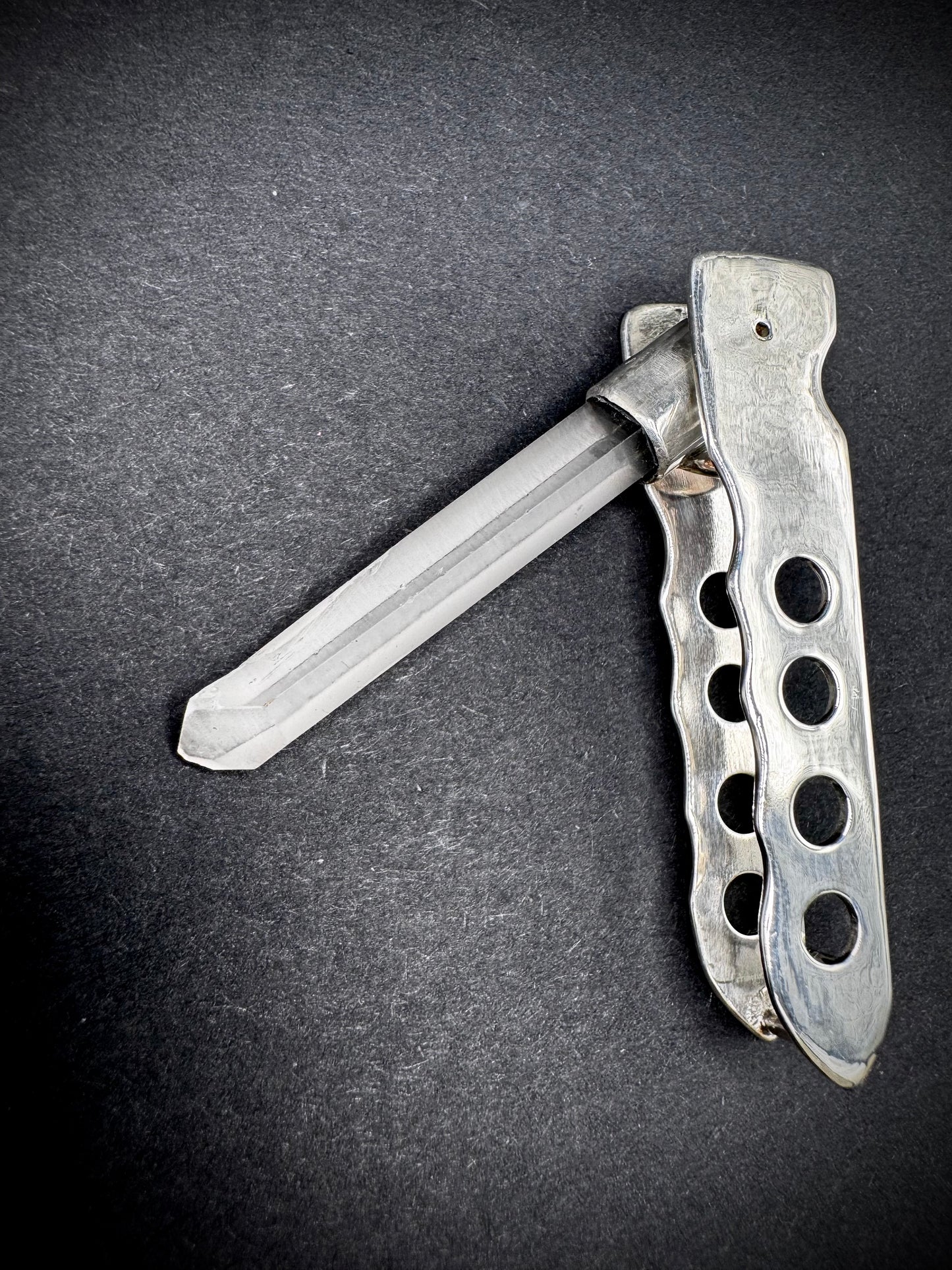 Light Crystal Switchblade